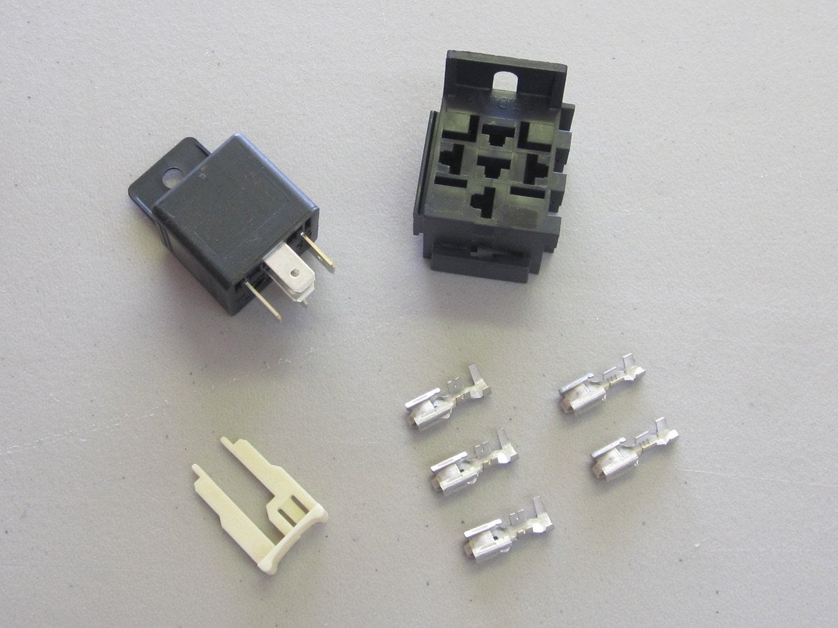 Tyco / Bosch 30/20 Amp Relay with Interlocking Socket