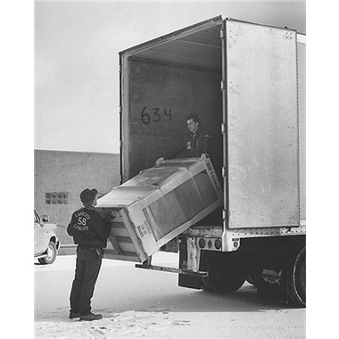 Unload or Liftgate Service - Truck Motor Freight